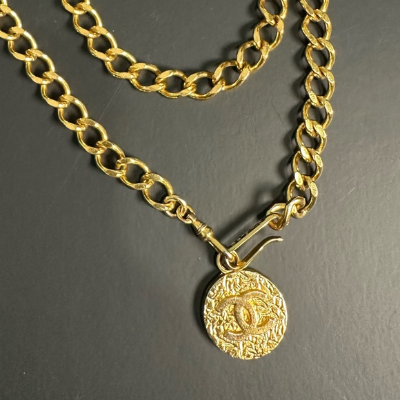 SOLD ❌ Chanel Vintage Interlocking CC Logo Chain Link Belt - Picture 5 of 6